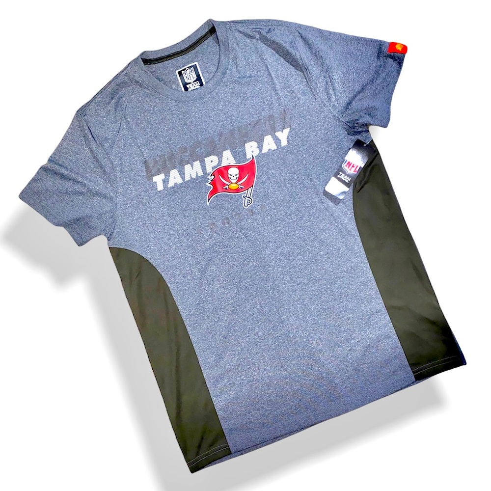 Men’s NFL Tampa Bay Buccaneers Tee Shirt New with Tags Large
